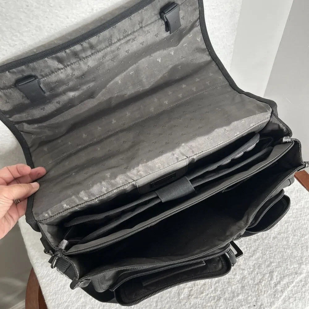 Tumi Alpha Laptop Messenger Bag Briefcase 16 inch Black Nylon Crossbody College